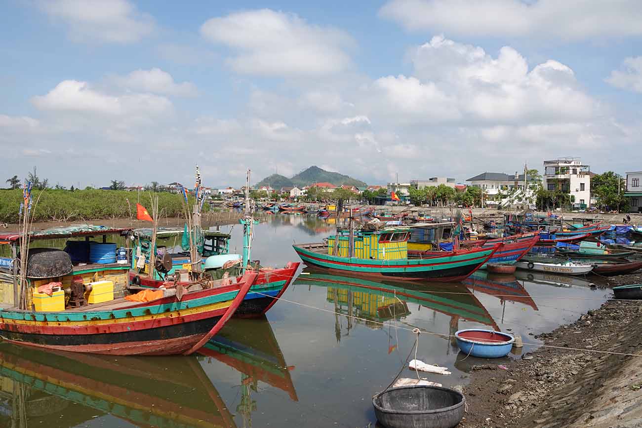 Nhieu tau thuyen da vao neo dau tranh tru bao so 9 tai khu neo dau Cua Sot, xa Loc Ha, tinh Ha Tinh. Anh: Tran Tuan.