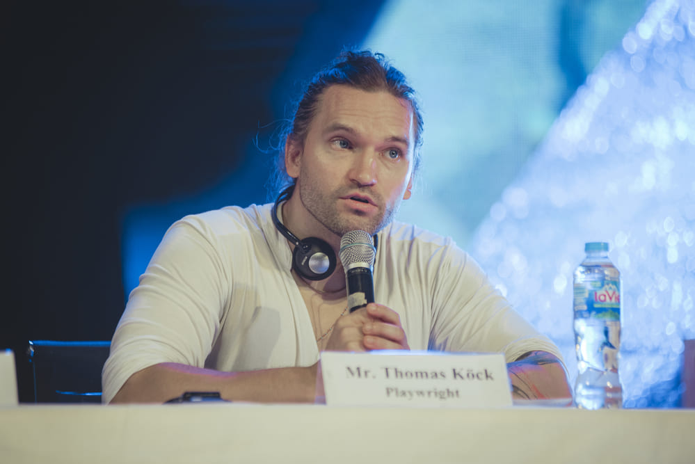 Screenwriter Thomas Köck shares about the play "Ngoc Thu". Photo: Character provided