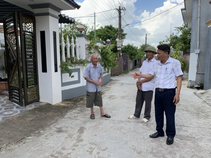 The road was expanded thanks to the land donation movement in Cam Hoa village (Thai Thuy commune, Hung Yen province). Photo: Luong Ha