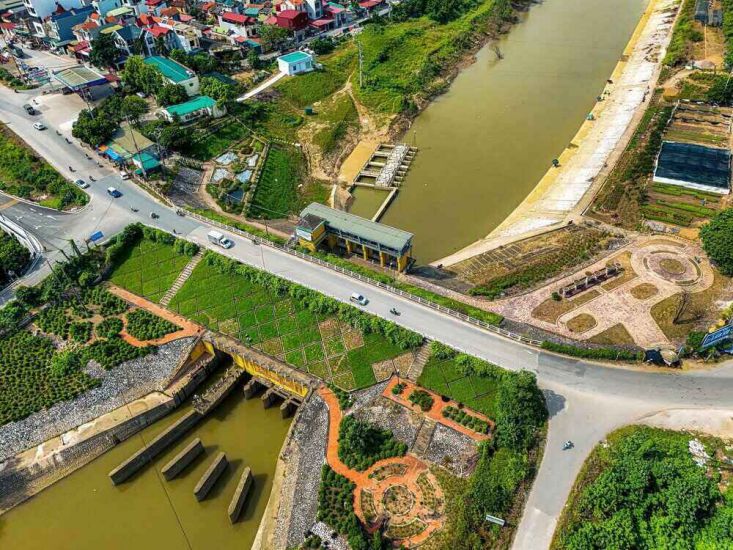 The route connects cultural heritage tourism and economic development along the Red River seen from above. Photo: Ngoc Dep