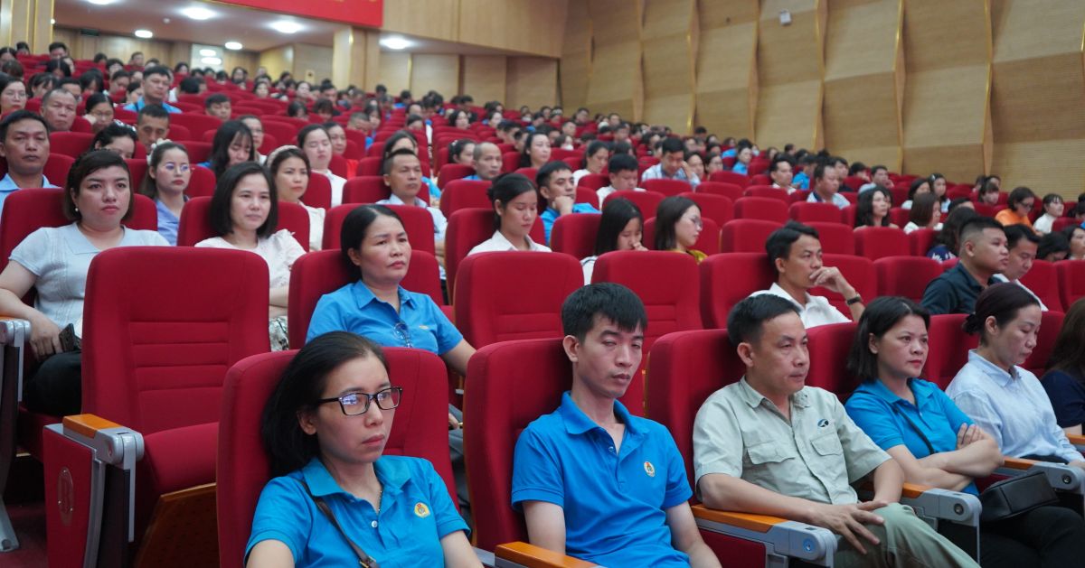 Cac dai bieu du tap huan. Ảnh: Mai Dung