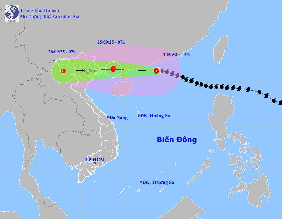 Cap nhat vi tri cua sieu bao Ragasa tren Bien Dong. Anh: NCHMF