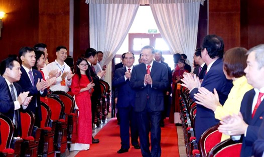 Tổng Bí thư Tô Lâm cùng nhiều lãnh đạo, nguyên lãnh đạo Đảng, Nhà nước dự Đại hội đại biểu Đảng bộ các Cơ quan Đảng Trung ương lần thứ nhất, nhiệm kỳ 2025-2030. Ảnh: Hải Nguyễn