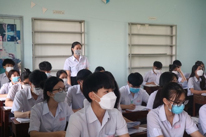 Schools in Khanh Hoa province continue to use current local educational materials (before merging provinces). Photo: Huu Long