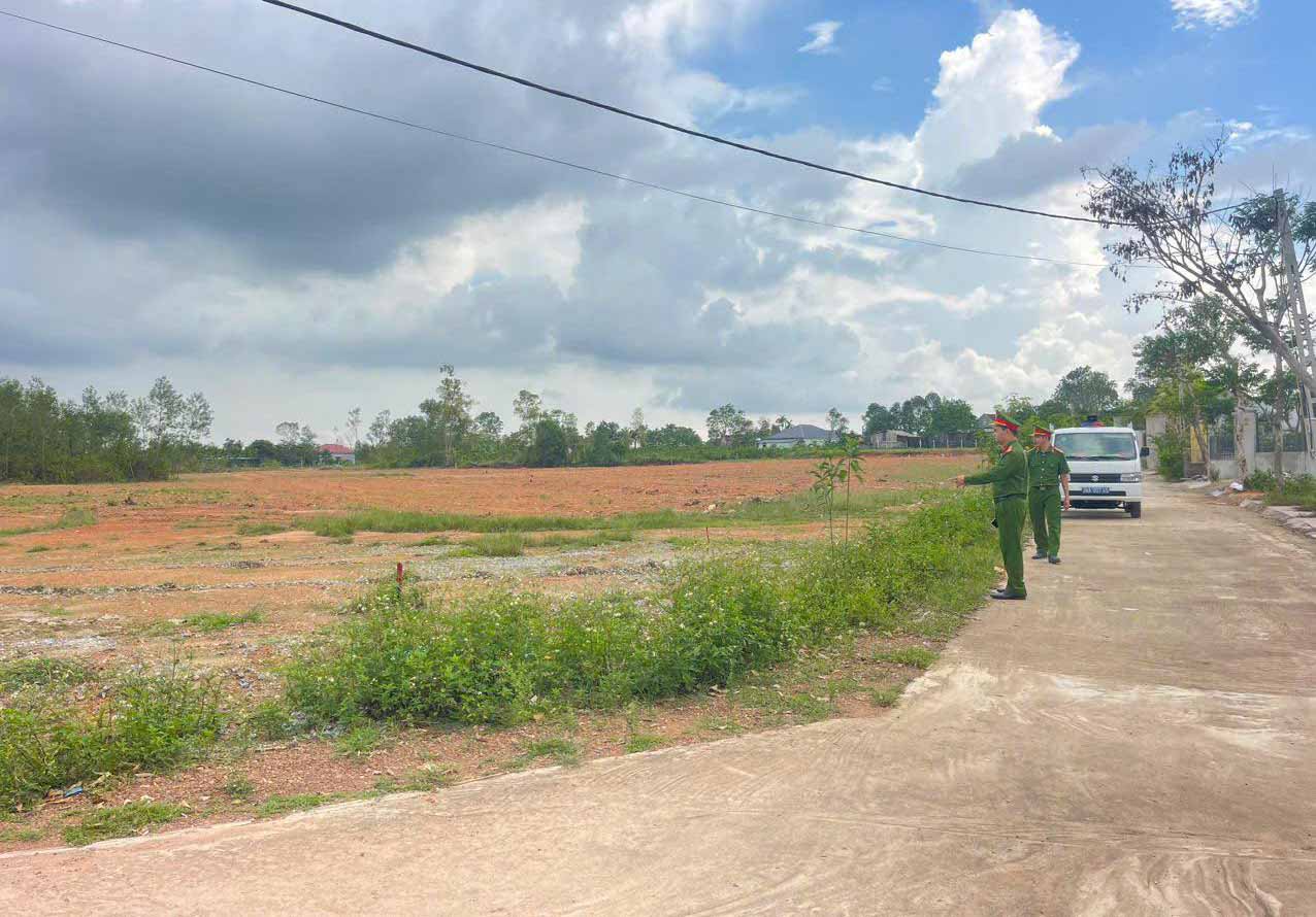 Toan Luu コミューン警察は、地域における土地仮想ブームの状況の把握を強化しています。写真: Ha Tinh 警察.