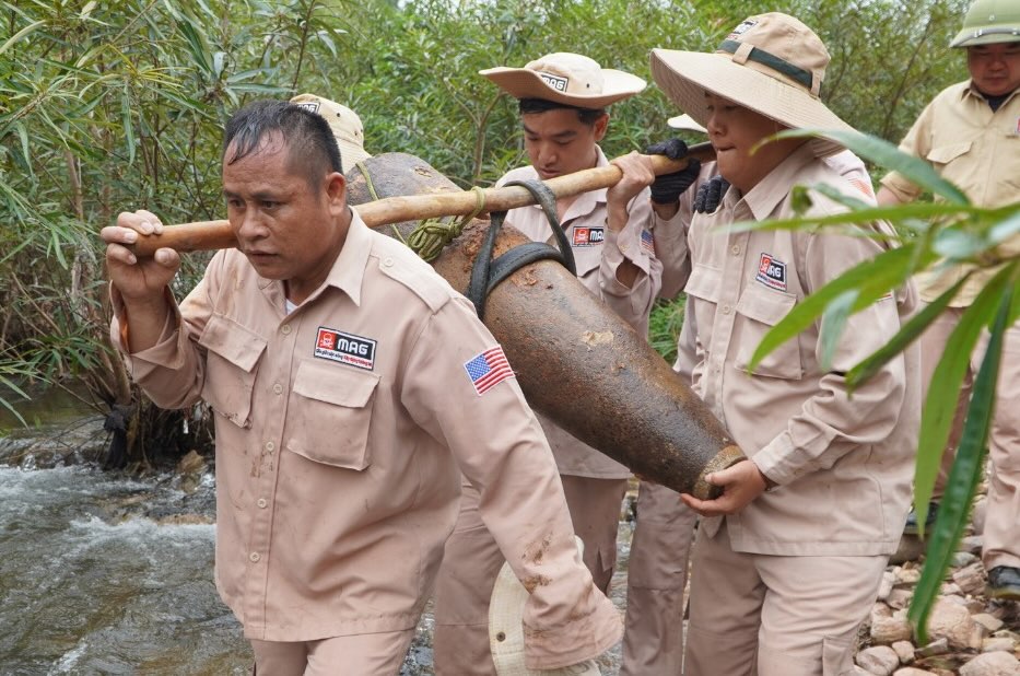 国道12A号線の横で発見された爆弾は、当局によって処理されました。写真:MAG
