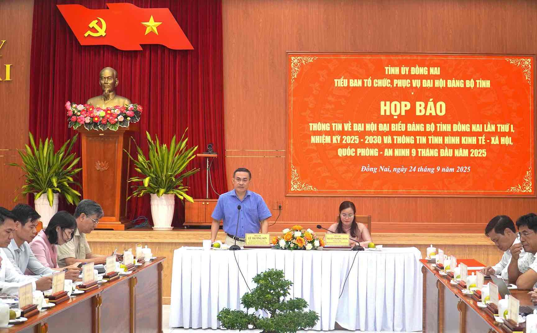 Dong Nai省党大会第1回、任期2025年から2030年に関する記者会見。写真:HAC