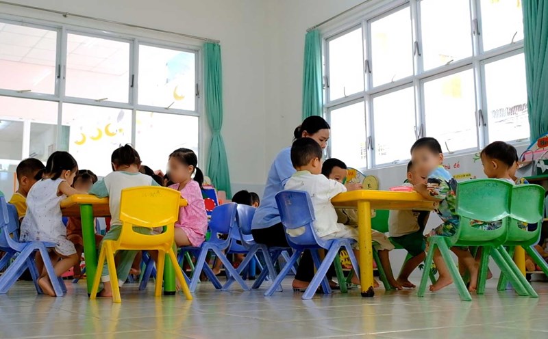 El Comite Popular de la ciudad de Can Tho acaba de emitir una Decision sobre el establecimiento de un Comite Ejecutivo para la proteccion y el cuidado de los niños de la ciudad. Foto: Han Nghien