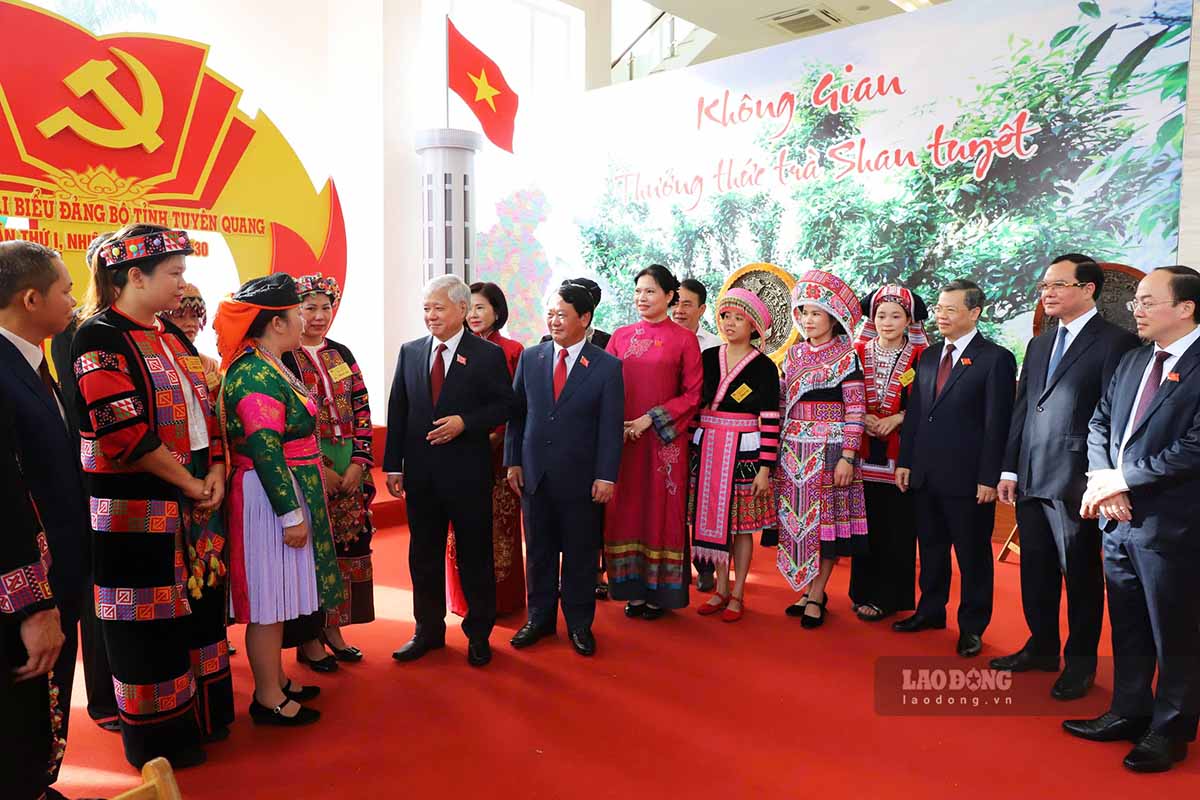 Le president du comite du Front de la patrie du Vietnam, Do Van Chien, a assiste au Congres du parti Identit du comite du Parti provincial de Tuyen Quang. Photo: PV.
