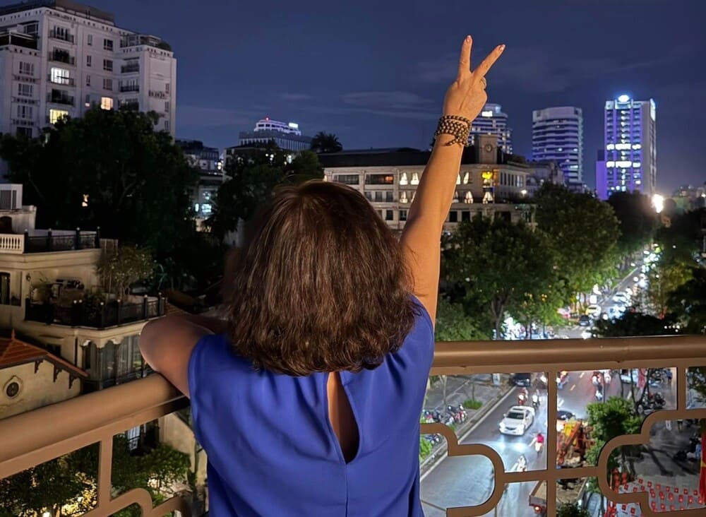 Green hair is one of the great choices to help women stand out when going out at night. Photo: Thu Lan