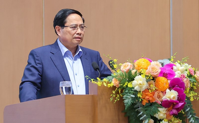 El miembro del Buro Politico y Primer Ministro Pham Minh Chinh enfatizo la construccion de una base de datos de sectores y niveles especialmente datos de tierras y viviendas. Foto: Nhat Bac