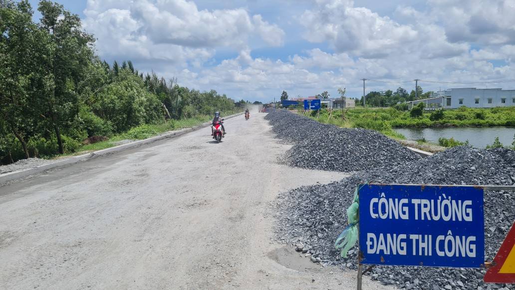 The road leading to Tran Van Som bridge, Ca Mau, people hope to be built soon. Photo: Nhat Ho