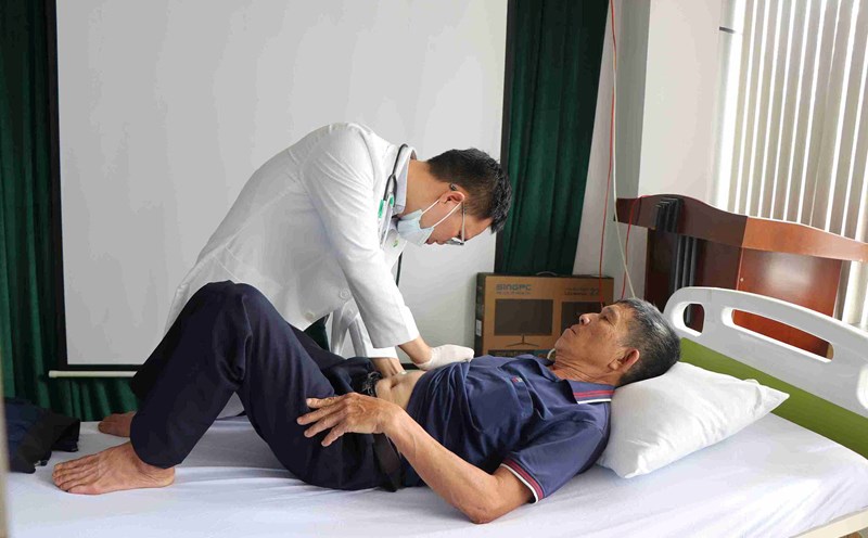 People with kidney stones receive free health check-ups at the Central Highlands General Hospital. Photo: Bao Trung