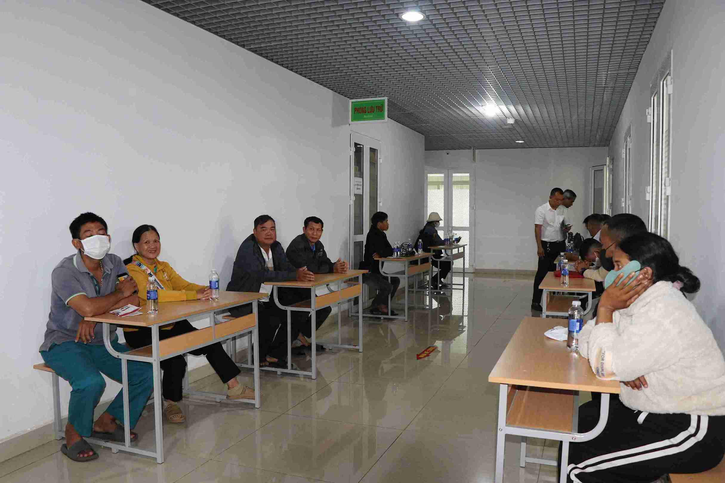 Nguoi dan cho doi duoc kham soi than tai Benh vien Da khoa vung Tay Nguyen. Anh: Bao Trung