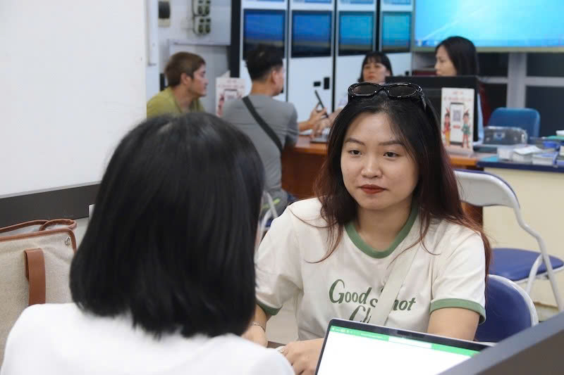 Workers find jobs at the end of the year, businesses speed up recruitment.