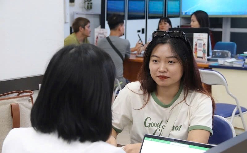 Workers find jobs at the end of the year, businesses speed up recruitment.