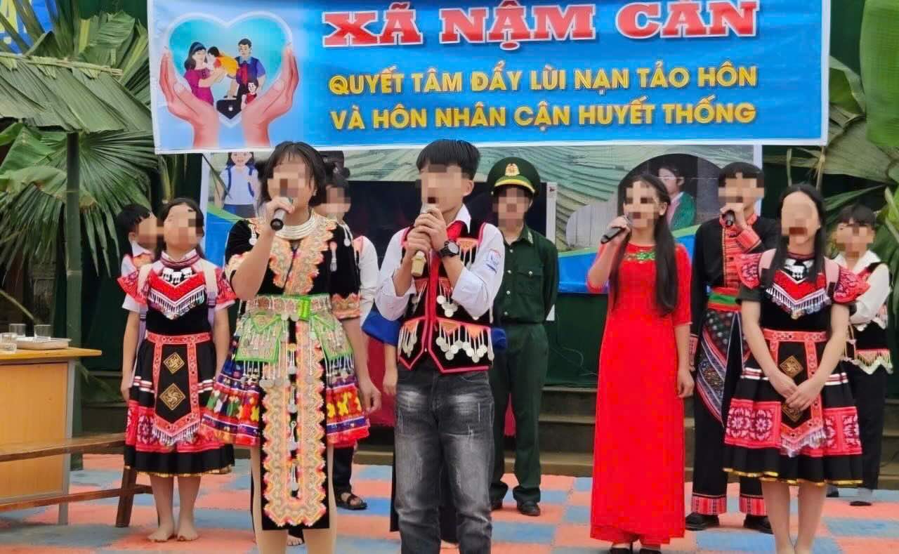 Một buổi tuyên truyền chống nạn tảo hôn tại xã Nậm Càn (cũ), nay là xã Na Ngoi. Ảnh: Tư liệu