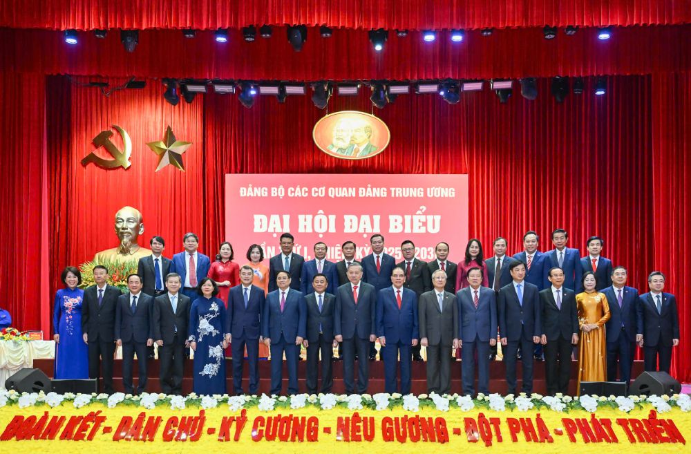 Tong Bi thu To Lam cung cac lanh dao, nguyen lanh dao Dang, Nha nuoc voi cac dai bieu du Dai hoi. Anh: Hai Nguyen