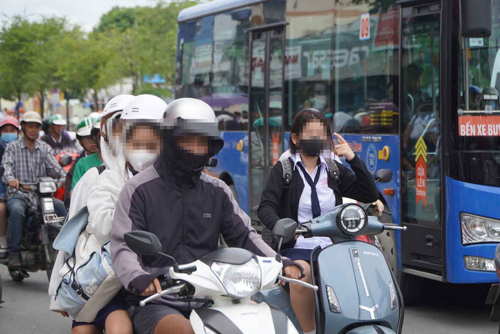Anh: Chan Phuc