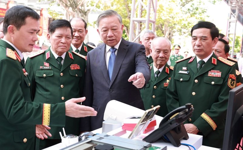 General Secretary To Lam and delegates attending the 11th Emulation Congress determined to defeat the entire army. Photo: Hai Nguyen
