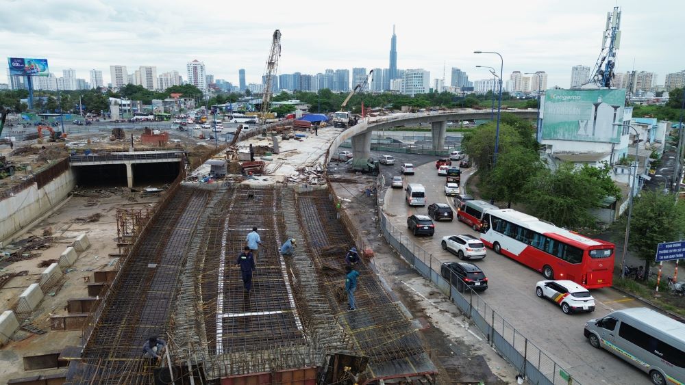 N2 bridge branch and HC1-2 underpass at An Phu intersection (HCMC). Photo: Anh Tu