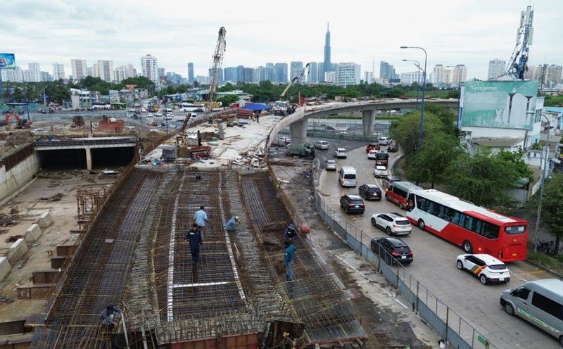 N2 bridge branch and HC1-2 underpass at An Phu intersection (HCMC). Photo: Anh Tu