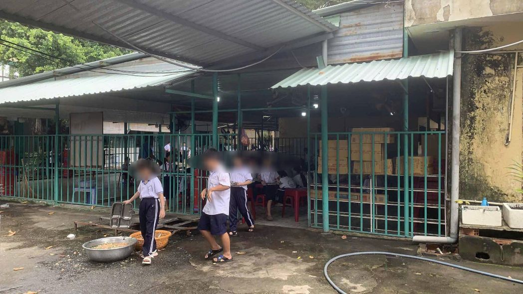 Students in Ho Chi Minh City have to study in corrugated iron classes. Photo: Duong Binh