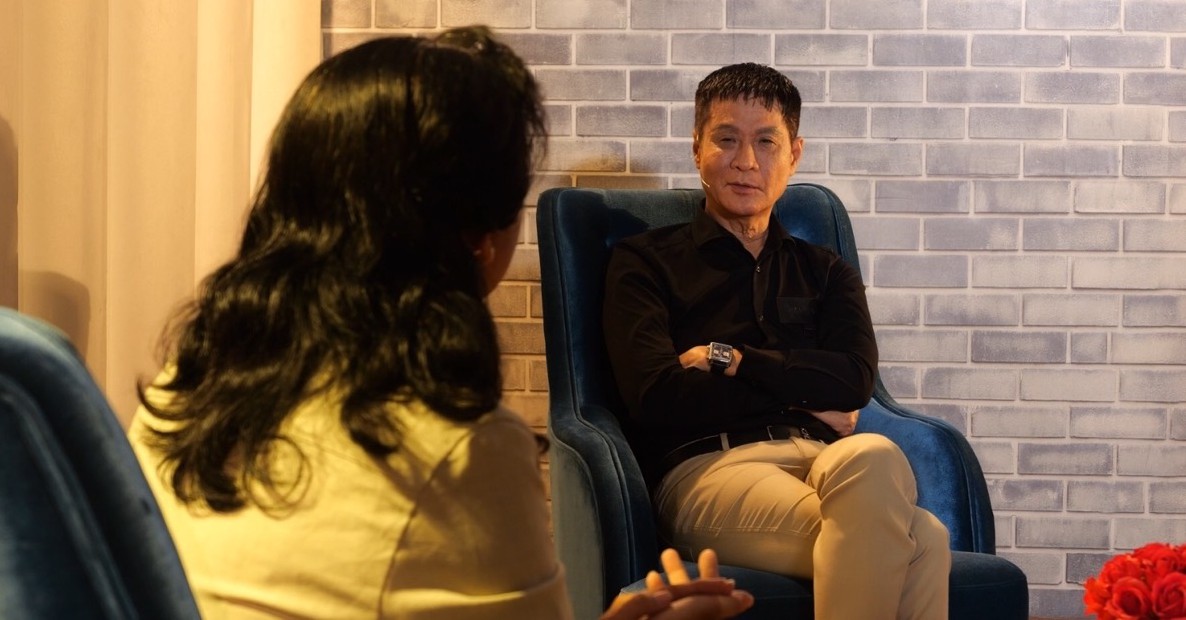 Hさんが夫の不倫の話を語る。写真:ジェット提供.