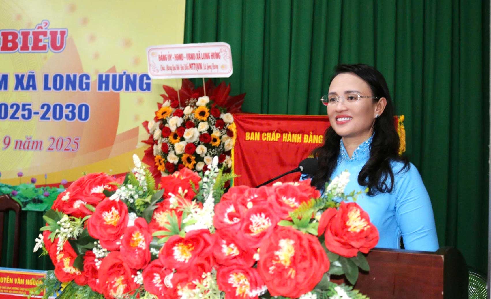  Ba Le Thi Suong Mai - Uy vien Ban Chap hanh Tong LDLD Viet Nam, Thanh uy vien, Pho Chu tich Uy ban MTTQ Viet Nam thanh pho, Chu tich LDLD TP Can Tho. Anh: Uy ban MTTQ Viet Nam TP Can Tho