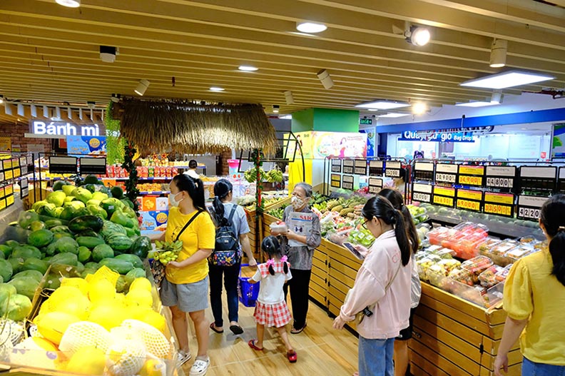 Sieu thi la noi tieu thu nhieu nong san co chung nhan VietGAP. Anh: Coopmart.