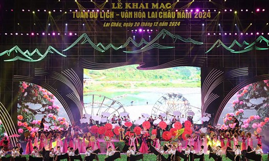 Chương trình nghệ thuật chào mừng “Tuần Du lịch - Văn hóa Lai Châu” năm 2024. Ảnh: UBND tỉnh Lai Châu