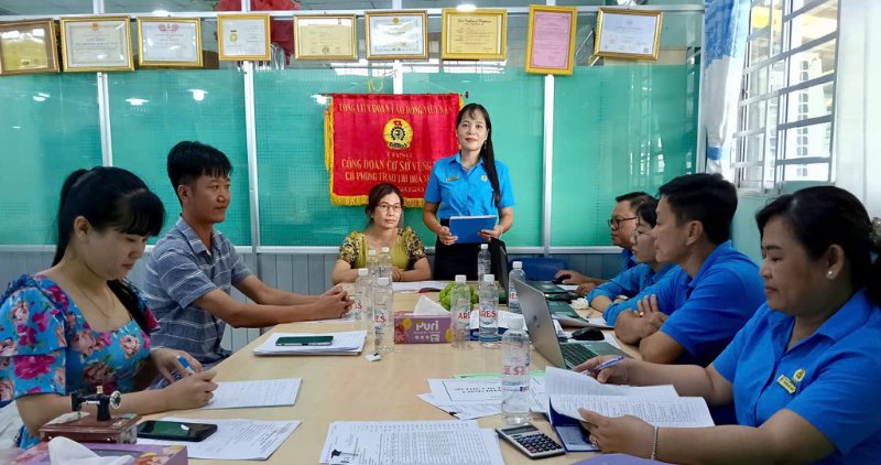 Inspection and supervision activities contribute to improving the quality of grassroots trade union activities. Photo: Hoang Loc