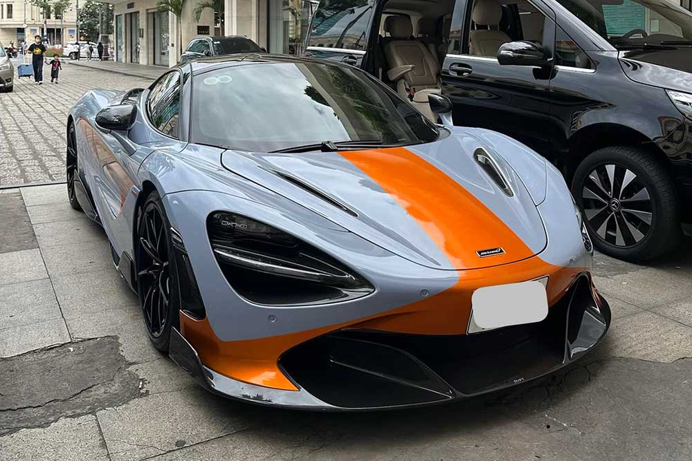 マクラーレン720Sは、ベトナムでユニークなセラミックグレイの塗装を施したカーボンファイバー製のRyftボディキットを装備しています。写真:クオック・イング