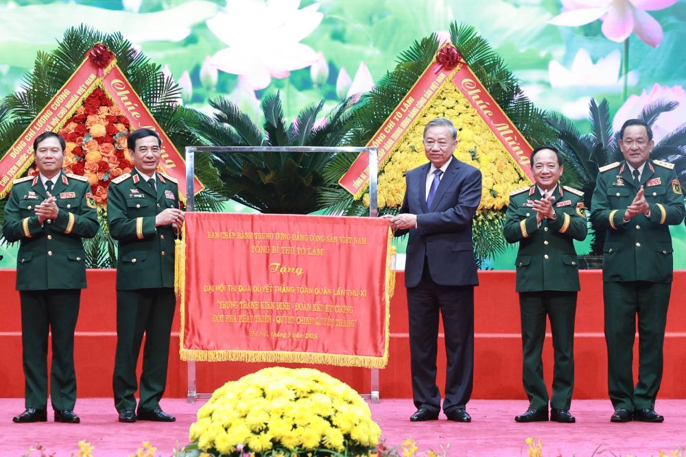 General Secretary To Lam presented the congress with 16 golden words: " Loyalty to steadfastness - Solidarity to discipline - Breakthrough in development - Determined to win". Photo: Hai Nguyen