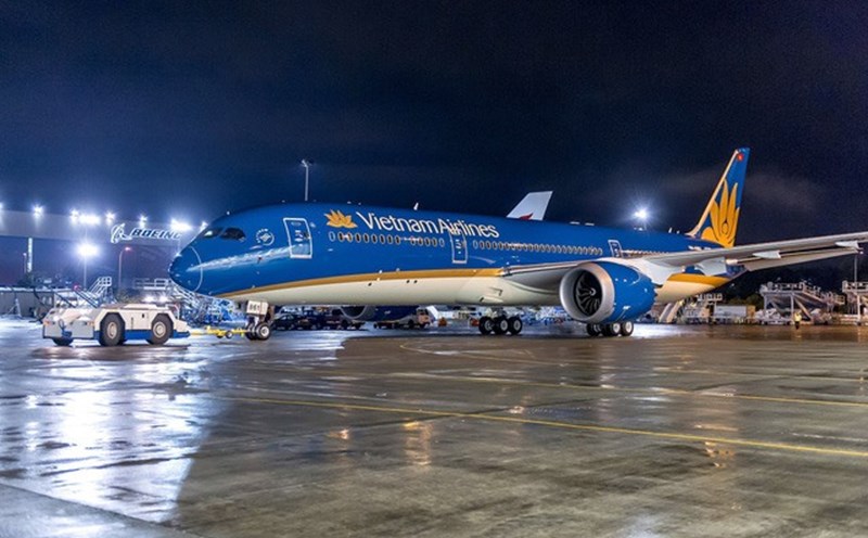 Storm No. 9 (Ragasa) caused heavy rain, strong winds, affecting domestic and international flights. Photo: VNA