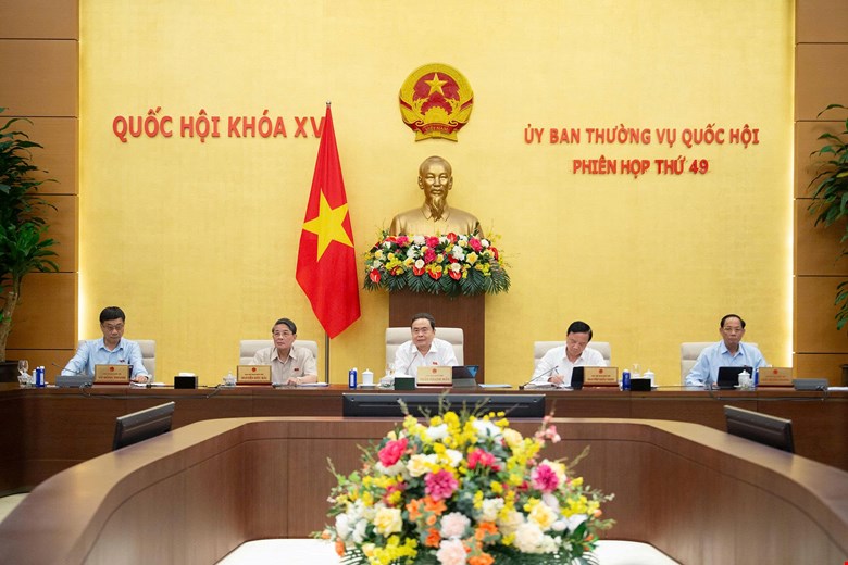 Le Comite permanent de l'Assemblee nationale discute du projet de loi sur la planification (amendee). Photo : Quochoi.vn.