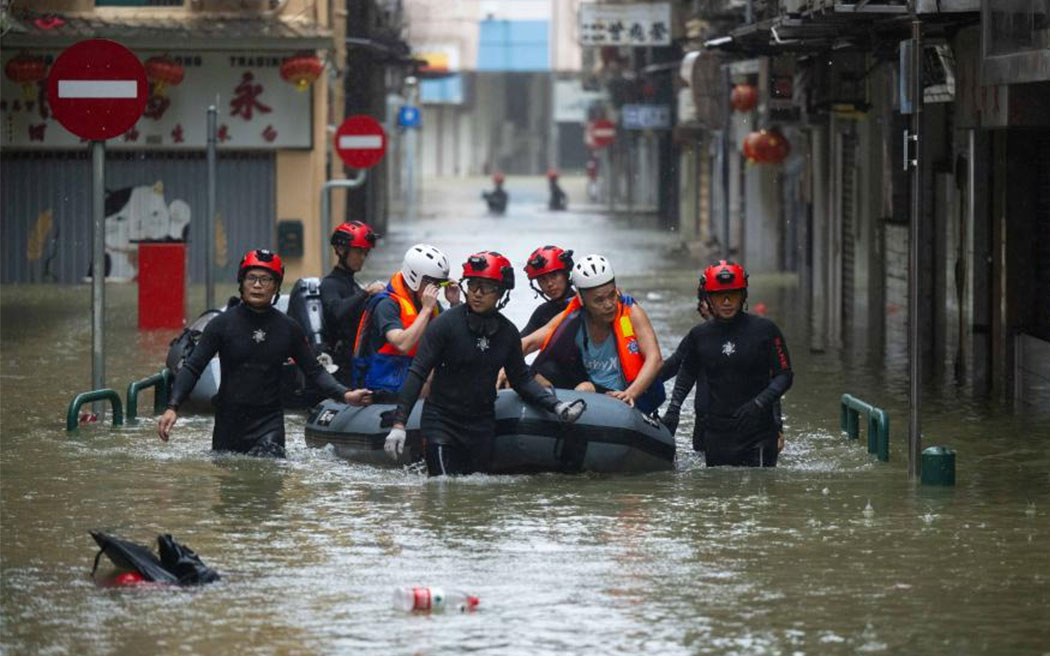 Local rescue teams help evacuate people on a flooded street in southern China, after Typhoon Ragasa made landfall on September 24, 2025. Photo: Xinhua