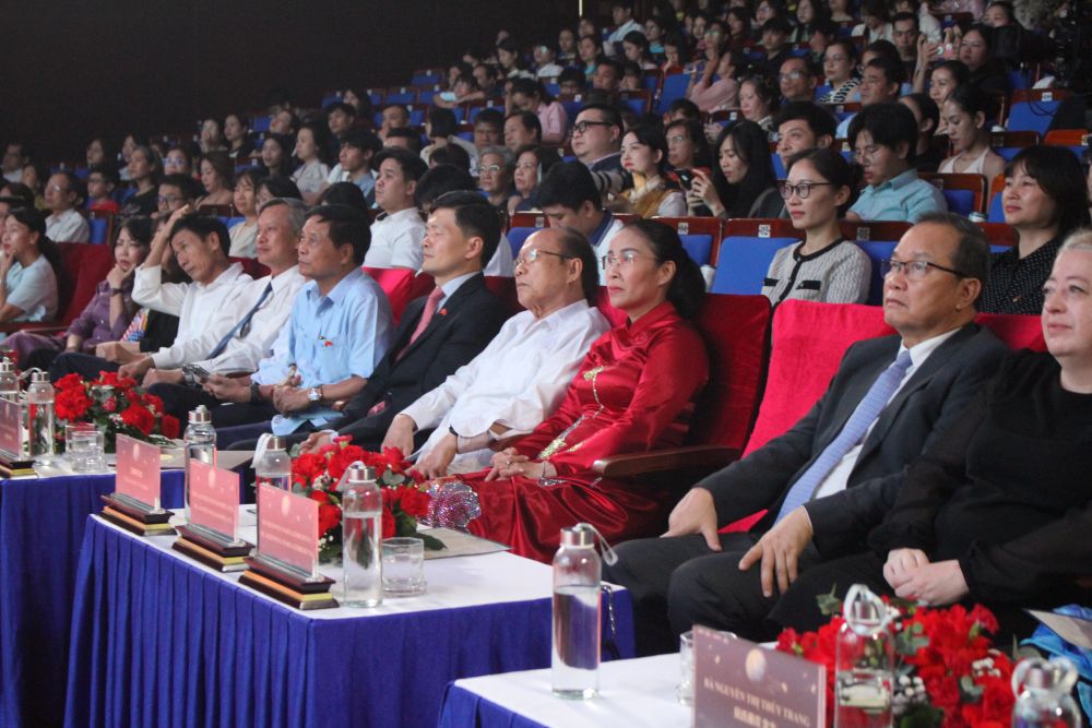 Da Nang organizes an art program on the occasion of the 75th anniversary of Vietnam - China diplomatic relations. Photo: Thanh Huyen