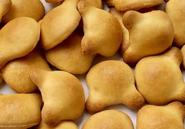 Limiting sweets in your diet is a simple way to balance hormones in middle-aged women. Photo: Kieu Vu