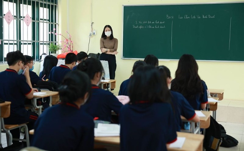 It is expected that with a salary coefficient of 2.34 - 7.55, high school teachers will receive a salary of 5.4756 - 17.667 million VND per month excluding allowances. Photo: Hai Nguyen