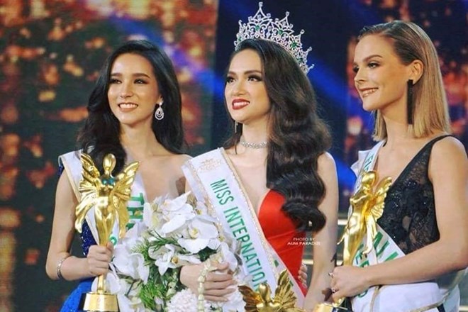 Huong Giang tung linh cam minh se tro thanh hoa hau ngay khi dat chan den Thai Lan de du thi Miss International Queen. Anh: BTC