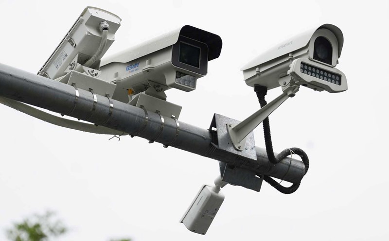 The AI surveillance camera system is installed on Pham Van Bach Street. Photo: Tra My