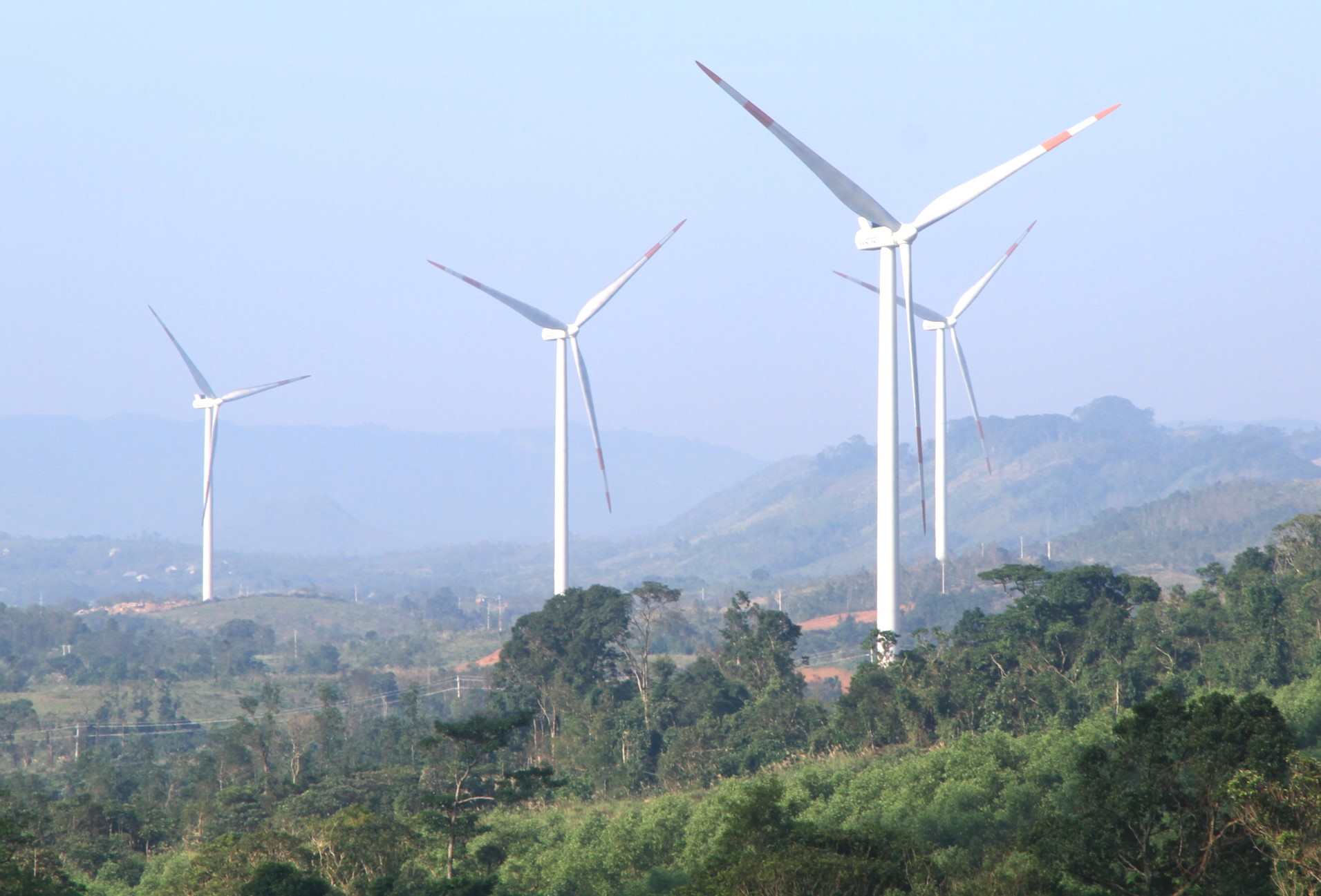Wind power towers of Huong Linh 2 Wind Power Plant project. Photo: Hung Tho