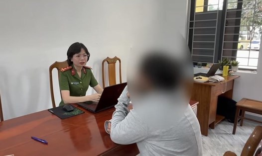 Chị A trình báo về việc có đối tượng lừa đảo xuất khẩu lao động. Ảnh: Công an Hà Tĩnh