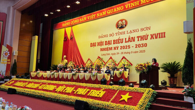 La camarade Bui Thi Minh Hoai membre du Bureau politique et secretaire du Comite municipal du Parti de Hanoï a assiste et dirige le Congres du Comite du Parti provincial de Lang Son. Photo : Khanh Linh