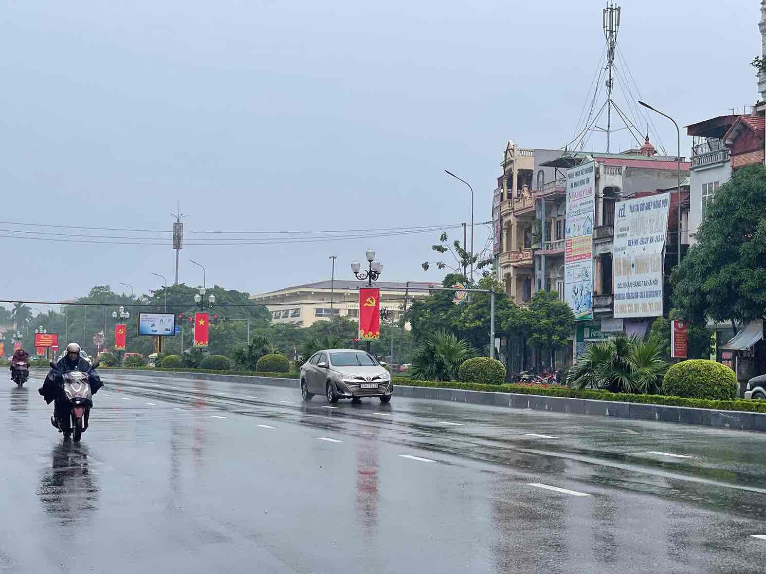 ハングイェンは嵐の前に小雨と中程度の雨を記録します。9番目。写真：マイフオン