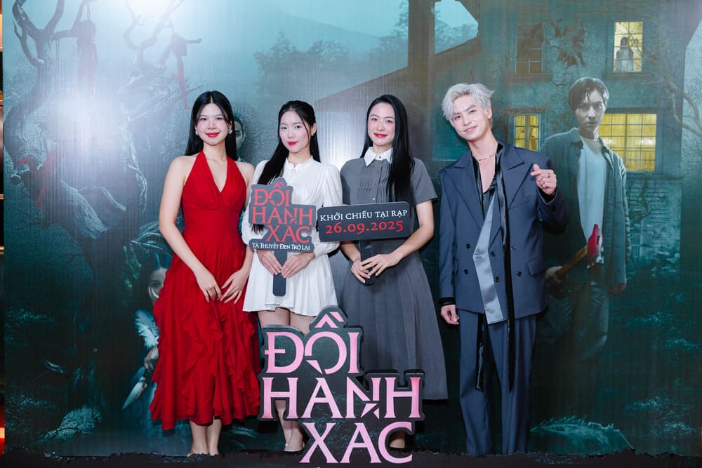 Estrellas vietnamitas asisten al estreno de la pelicula 'Doi hanh xac' en Hanoi. Foto: Personaje proporcionado
