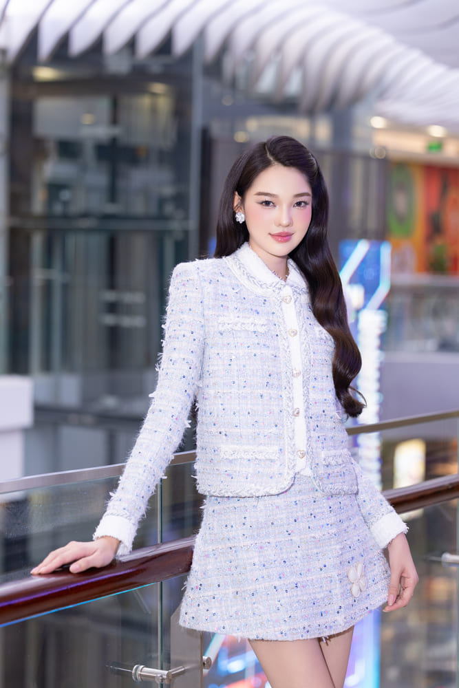 Be Quyen - top 10 Hoa hau Viet Nam 2022 - duoc menh danh la menh danh la “bup be song” cua lang thoi trang boi so huu guong mat dep voi doi mat sac sao va kha nang bien hoa truoc ong kinh. Anh: Truong Gia Huy