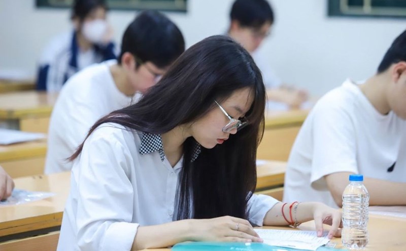 Number of regular and periodic checks for junior high school and high school students. Photo: Van Trang