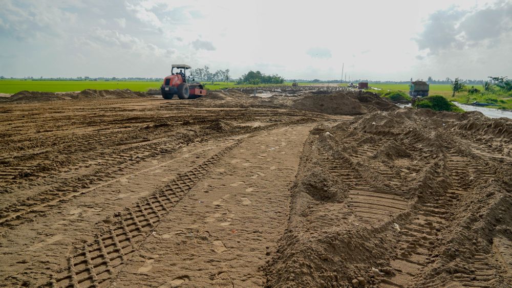 Le projet Chau Doc - Can Tho - Soc Trang Expressway est passe par la ville qui a decaisse le capital d'investissement public de 70,51%. Photo: Phuong Anh
